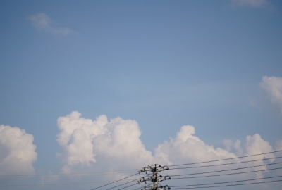 夏天白云云朵蓝天电线杆