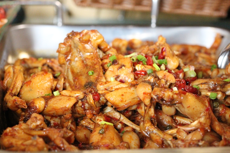 香辣牛蛙美食餐饮自助餐