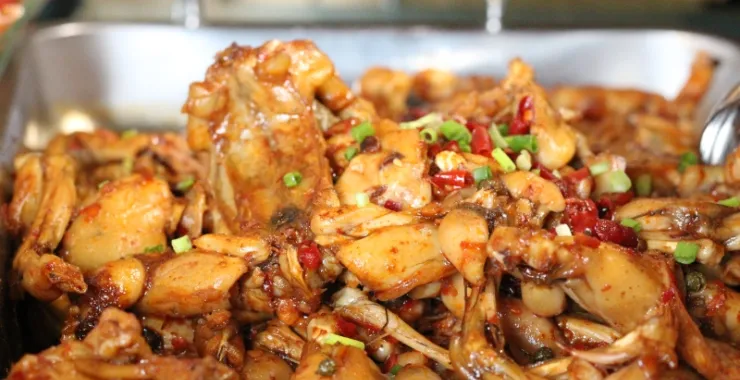 香辣牛蛙美食餐饮自助餐