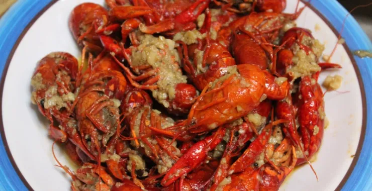 蒜泥小龙虾龙虾自助餐美食