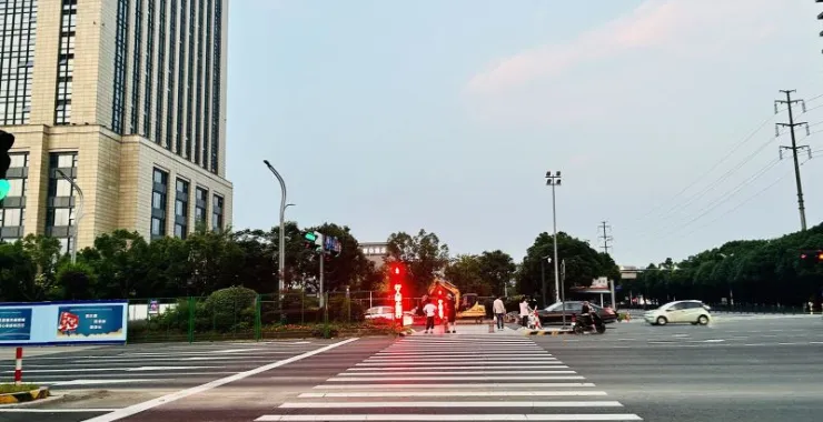 余姚马路交通人行道红灯斑马线