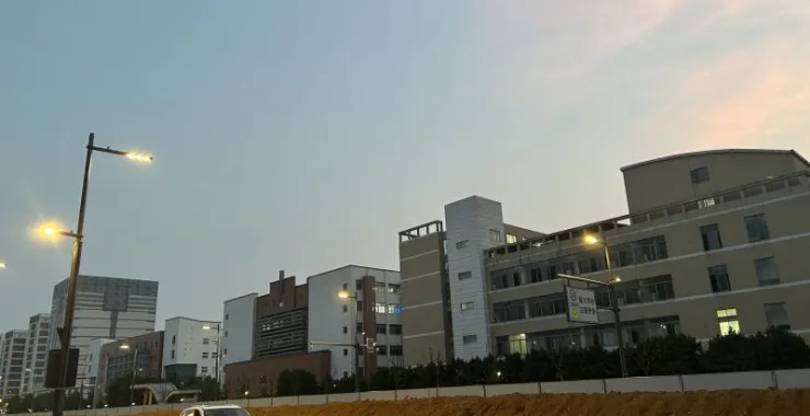余姚南雷南路余姚四中夜景夜晚马路交通汽车