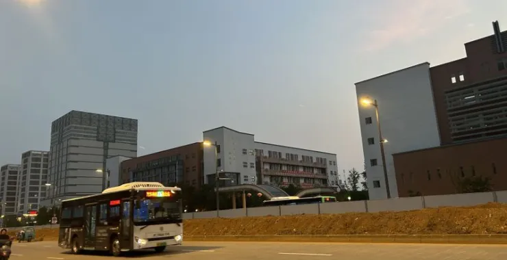 公交车余姚南雷南路余姚四中城市夜间公交