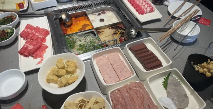 海底捞合照图火锅餐饮美食