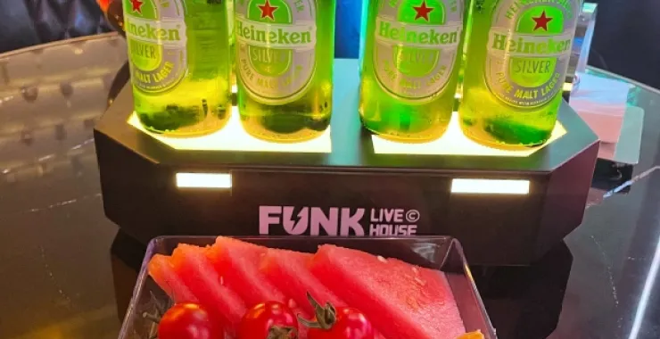 放克酒吧啤酒水果小吃套餐图