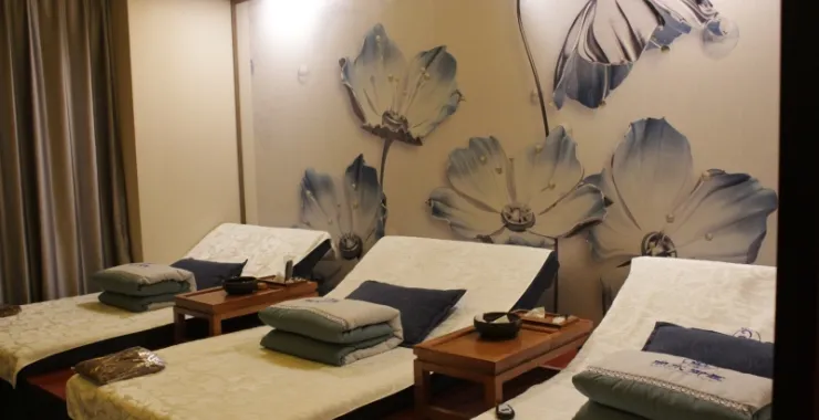 足浴店环境图椅子躺椅