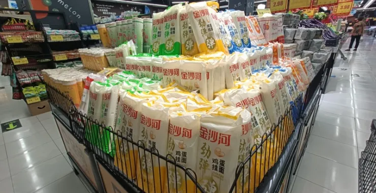 超市面条货架促销