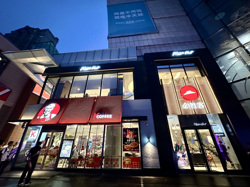 余姚五彩城商业综合体大门外景广场夜景