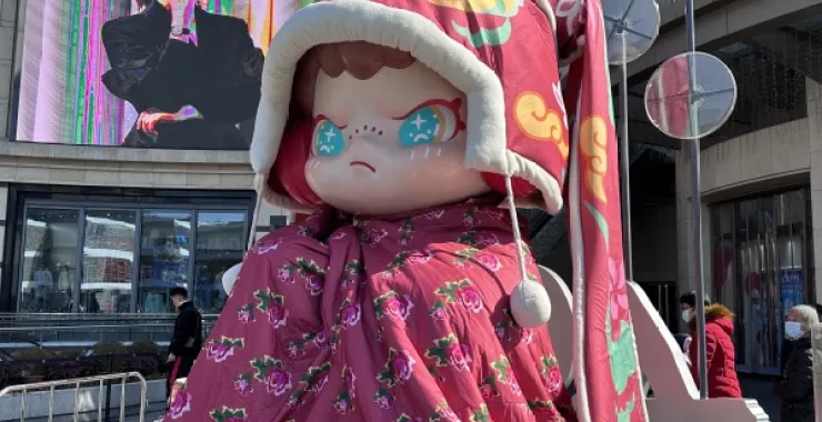 杭州西湖银泰巨型泡泡玛特玩偶