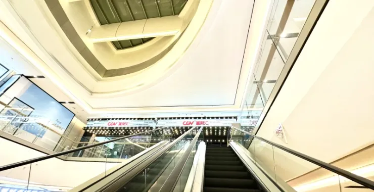 余姚五彩城CGV电影院电梯