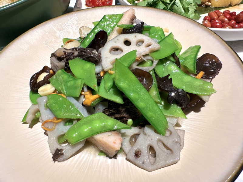 余姚五彩城商业综合体水天堂中餐蔬菜