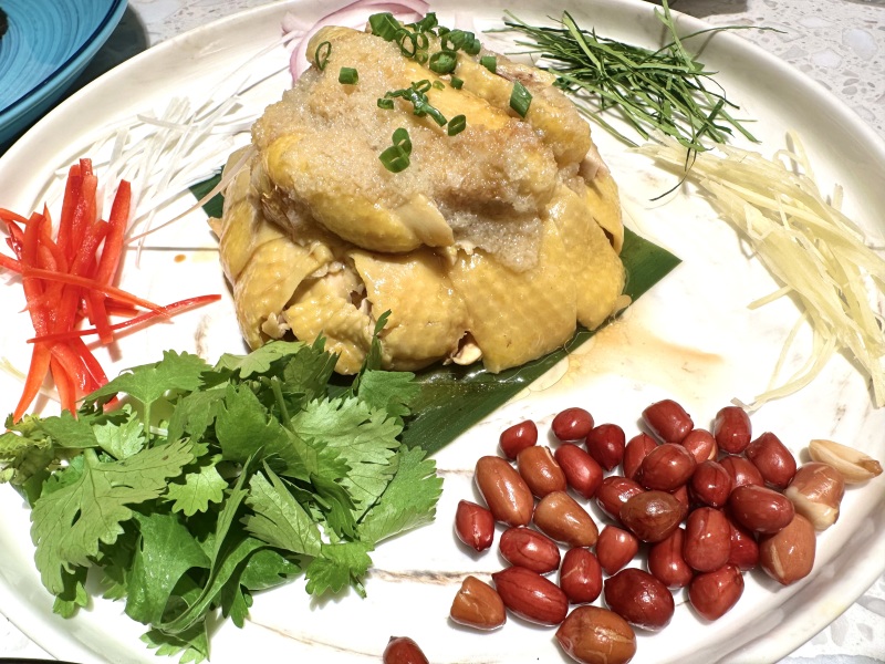 余姚五彩城商业综合体水天堂中餐鸡肉口水鸡