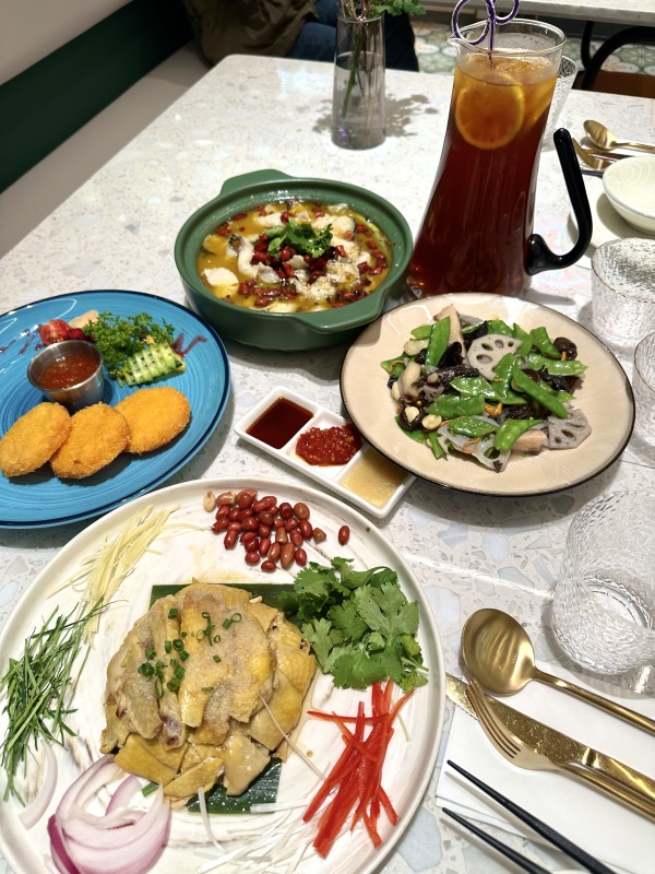 余姚五彩城商业综合体水天堂中餐酸菜鱼口水鸡南瓜饼