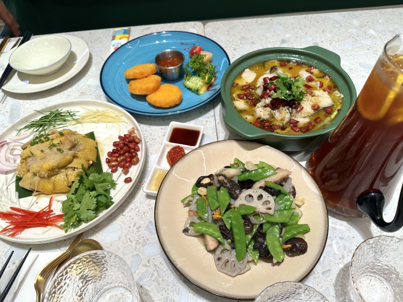 余姚五彩城商业综合体水天堂中餐酸菜鱼口水鸡南瓜饼
