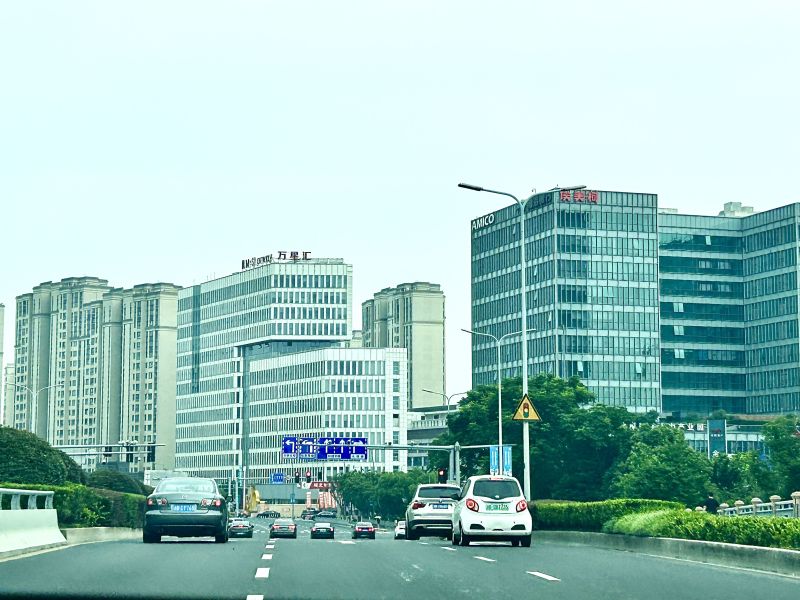 宁波城市道路交通指示牌私家车汽车出行