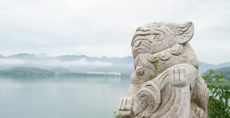 梁弄四明湖云雾美景
