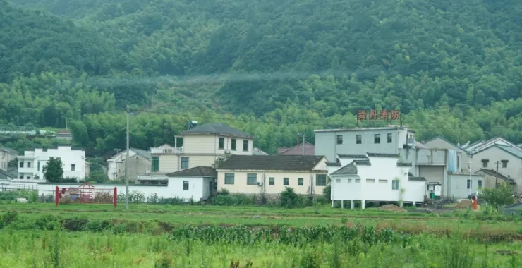 梁弄汪巷农村山里乡村自建房