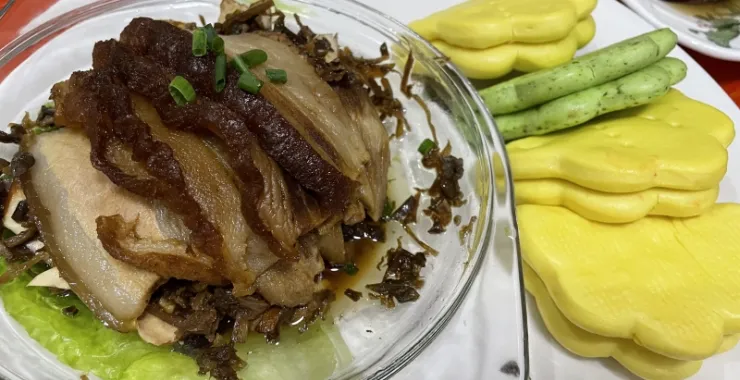 梅干菜肉夹馒头