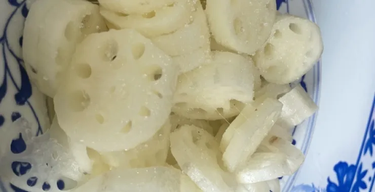 莲藕凉拌莲藕糖水