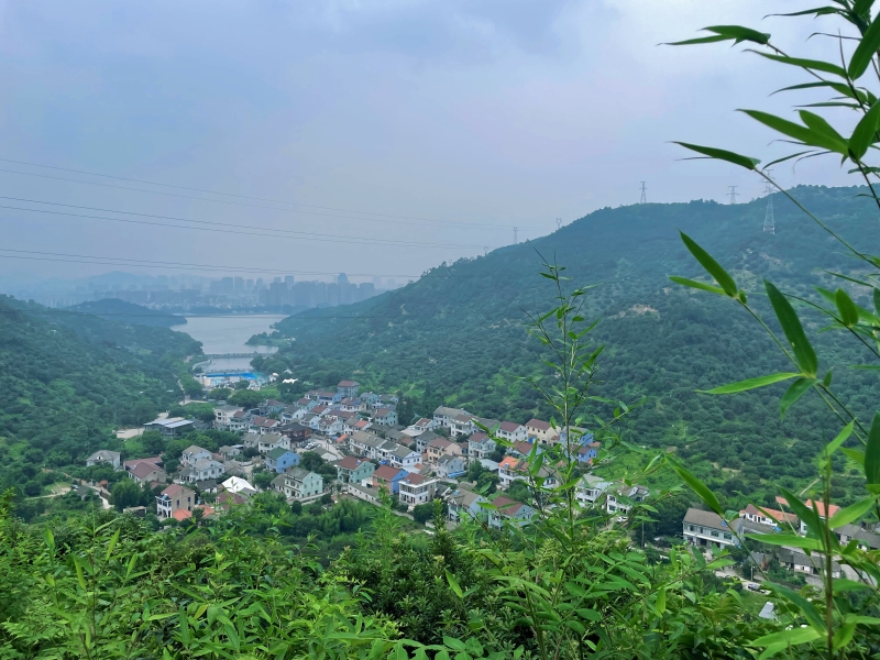 山顶风景图穴湖城东
