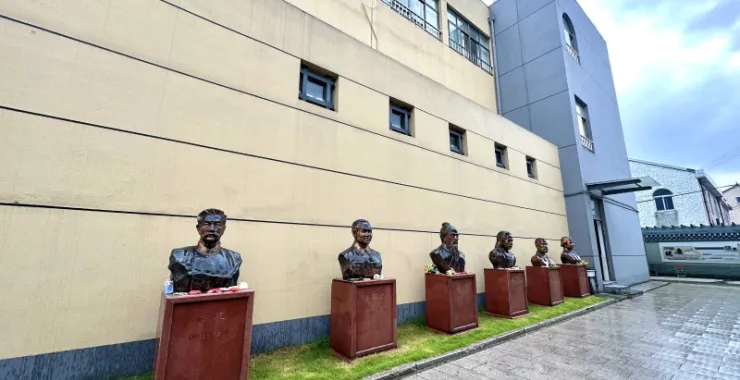 余姚市舜水中学各大伟人雕像