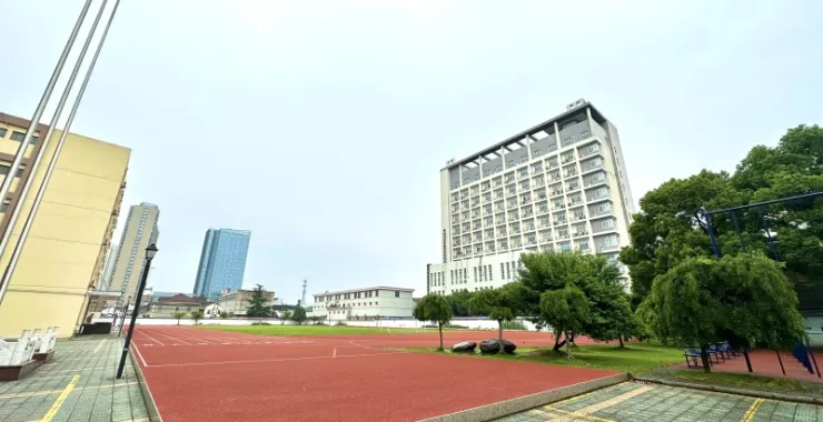 余姚市舜水中学操场