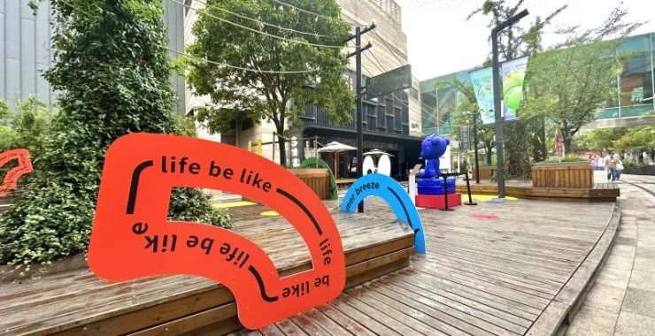 杭州远洋乐堤港室外步行街美陈布置