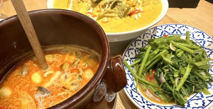泰国菜美食网红打卡冬阴功汤黄咖喱牛腩空心菜