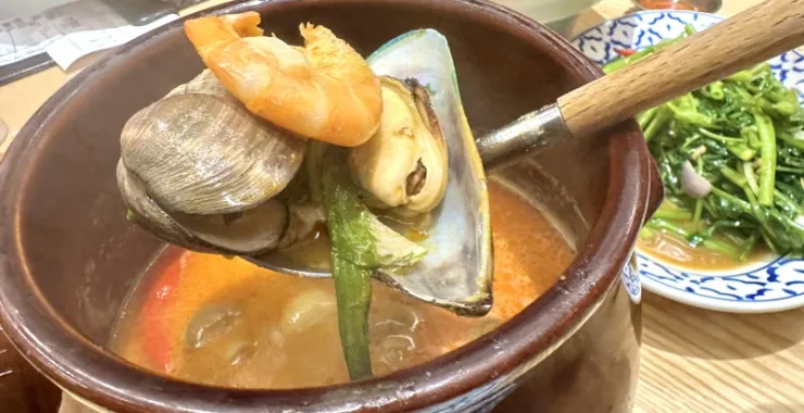 泰国菜美食网红打卡冬阴功汤黄咖喱牛腩空心菜