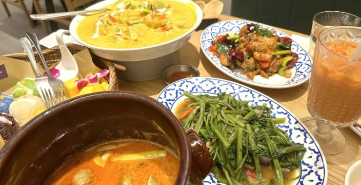泰国菜美食网红打卡冬阴功汤黄咖喱牛腩空心菜