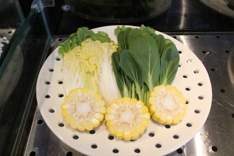 蔬菜拼盘玉米青菜