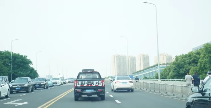 宁波马路车辆车流