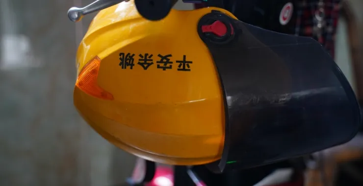 安全头盔电动车