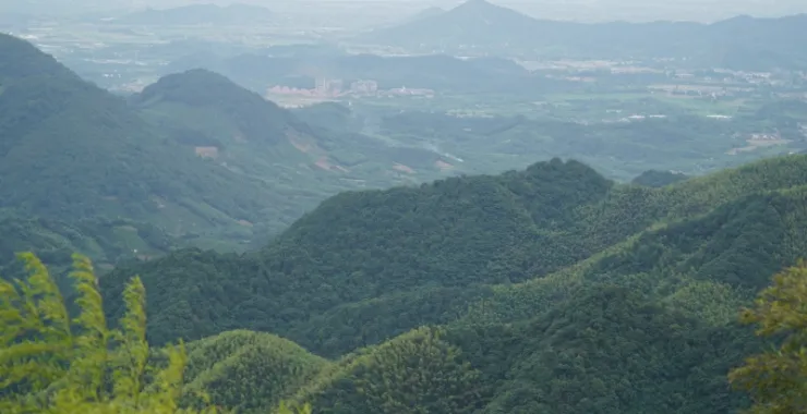 山野山川夏日杭州大山里山间航拍俯瞰山路群山青山绿树