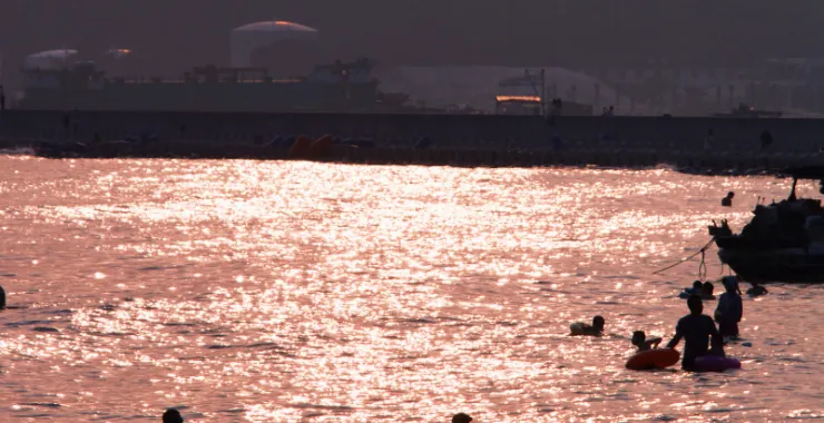 广西北海沙滩日落晚霞海水日出游泳