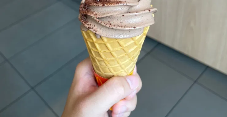 冰淇淋麦当劳甜筒夏日雪糕棒冰