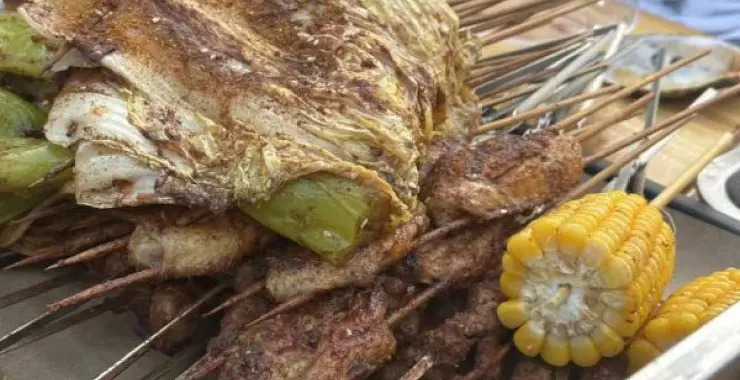 烧烤烤生蚝夜宵宵夜大牌档烤羊肉串牛肉串烤串烤金针菇鸡翅玉米蔬菜青椒辣椒