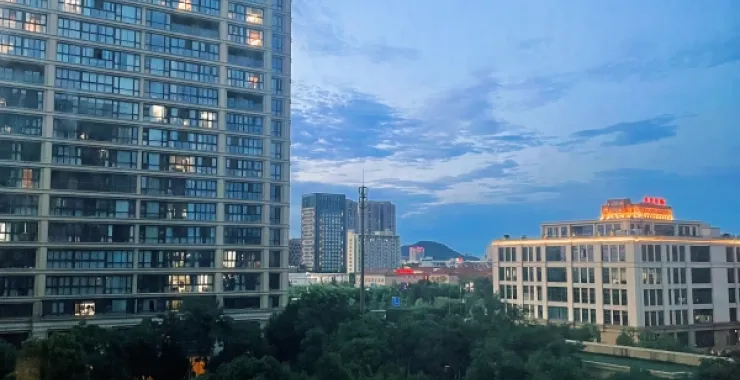 余姚城区高楼建筑高空蓝天白云俯瞰城市航拍全景