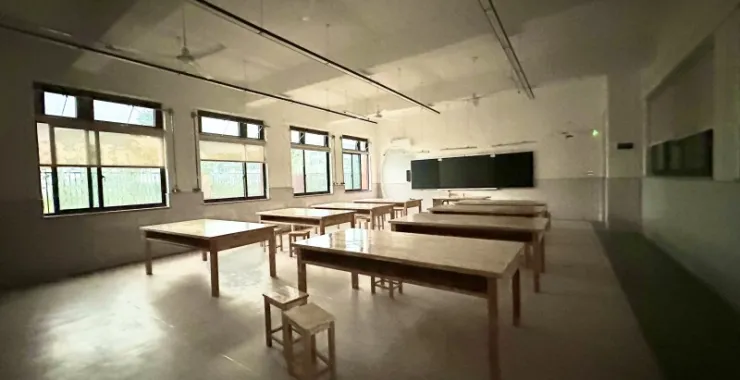 余姚市第一实验小学教学楼美术教室