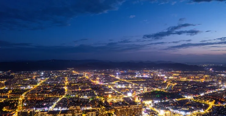 余姚城区城市夜景灯火灯光公路高楼建筑高空月亮晚上俯瞰城市航拍全貌全景金碧辉煌