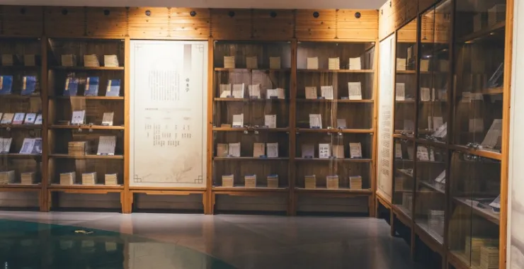 余姚博物馆展品文物古书
