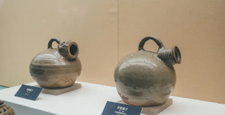 余姚博物馆展品文物青瓷虎子